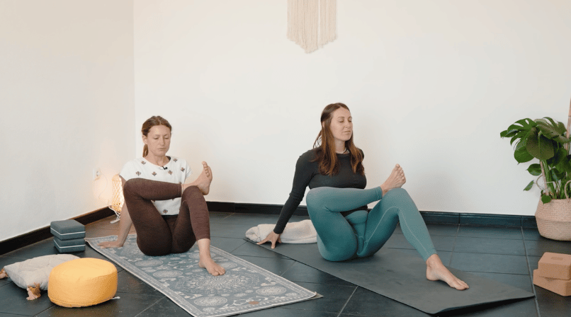 Yoga bei Rückenschmerzen in der Schwangerschaft im dritten Trimester